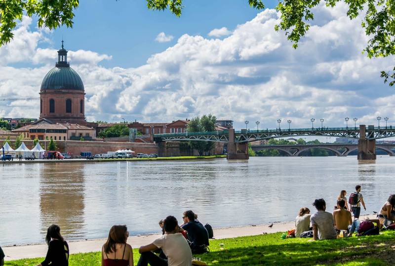 Voyagez Tout Confort avec votre Chauffeur Privé à Toulouse:  Votre alternative aux Taxis.